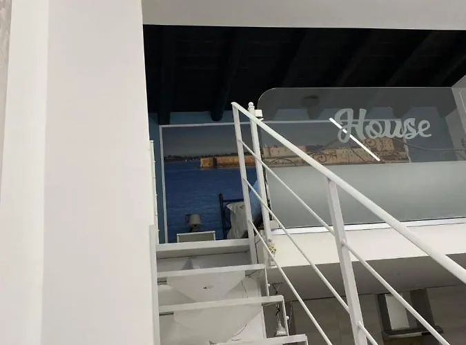 House Aury Szirakúza