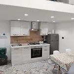 House Aury 公寓 *