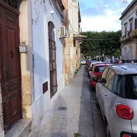 House Aury דירה