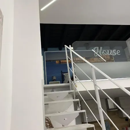 House Aury סירקוזה